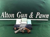 Smith & Wesson 686-3 4" With original box and paperwork - 1 of 18