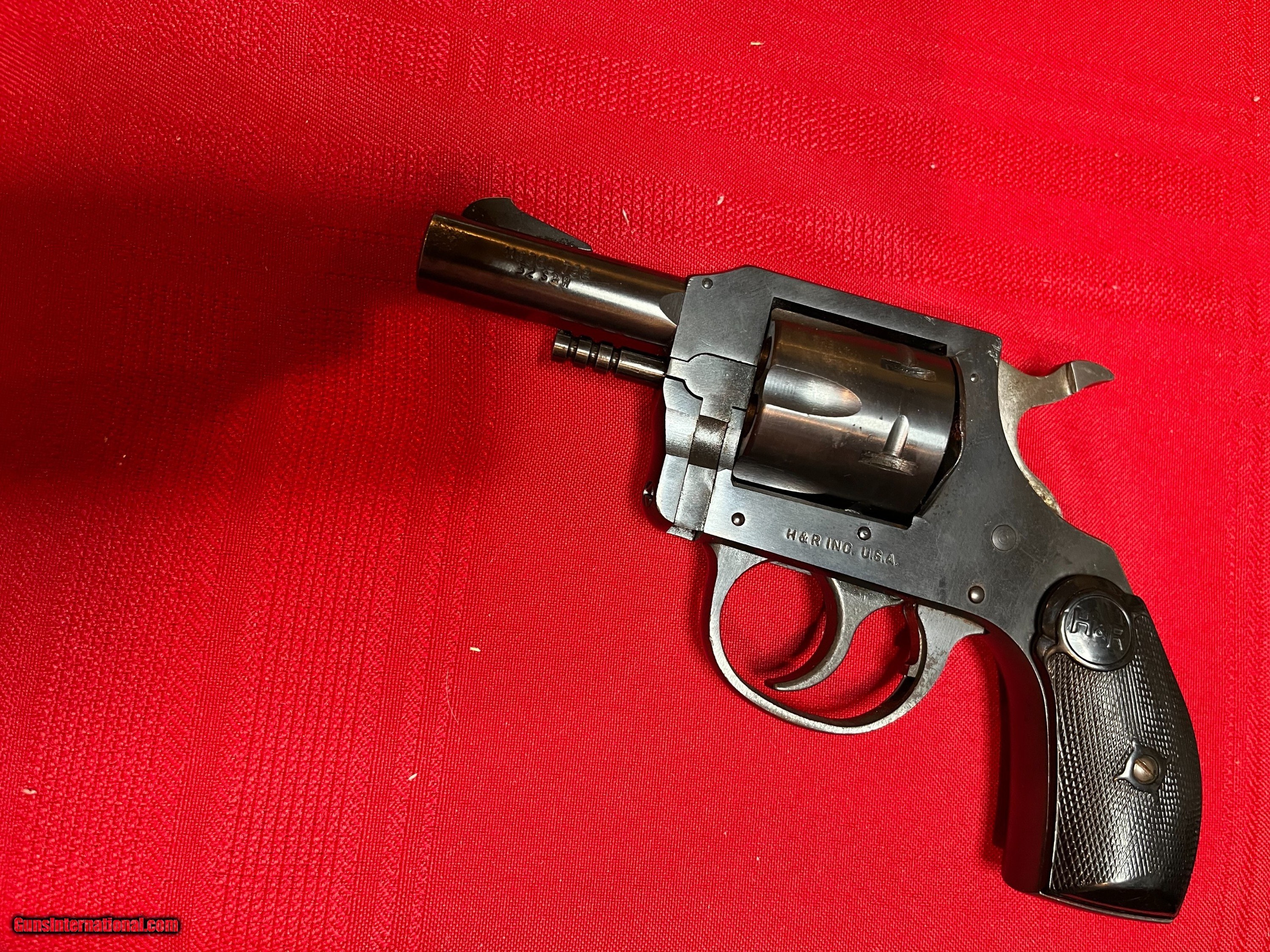 H&R 732 32 S&W 6 shot Revolver