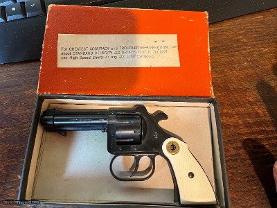 EIG
Model E4
22 Revolver