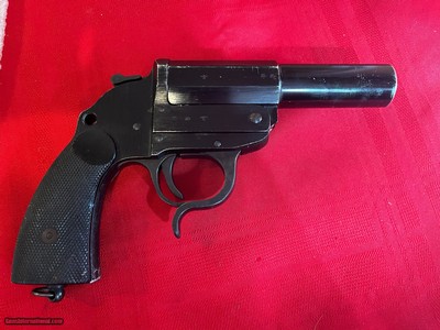 Leuchtpistole
by Erma- Erfurt
ayf
1941