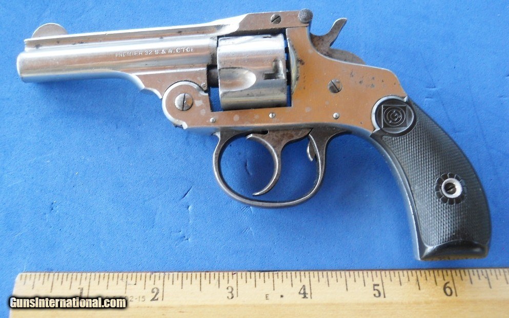 * Vintage HARRINGTON & RICHARDSON REVOLVER PREMIER .32 S&W TOP BREAK