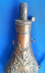 Antique CIVIL WAR EAR POWDER FLASK INDIAN HUNTING BUFFALO - 3 of 7