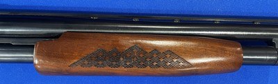 Vintage MOSSBERG WESTERN FIELD 12ga PUMP SHOTGUN VENT RIB - Image 10 of 17
