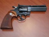 Colt Diamondback 38 Special 4-inch Blue - 2 of 15