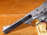 Browning - Buckmark, .22 LR. 5 1/2
