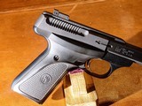 Browning - Buckmark, .22 LR. 5 1/2