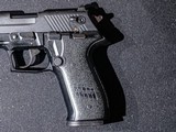 Sig Sauer - Mosquito, .22 LR. 4