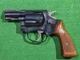 Smith & Wesson - J Frame Model 37 Airweight, Blued Finish, .38 Special. 2 Smith & Wesson - J Frame Model 37 Airweight, Blued Finish, .38 Special. 2