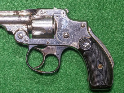 Smith & Wesson - Safety Hammerless, Nickel Finish, .32 S&W. 3