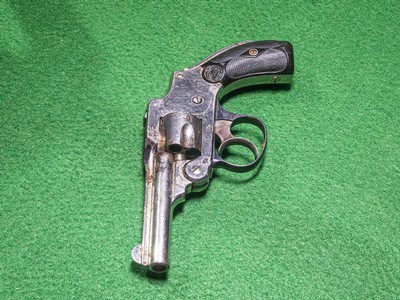 Smith & Wesson - Safety Hammerless, Nickel Finish, .32 S&W. 3