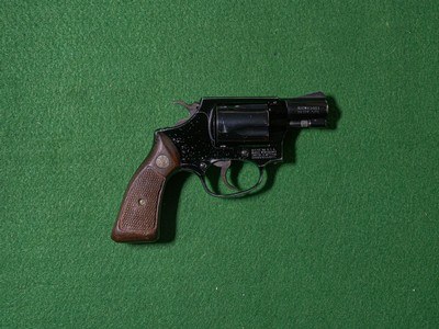 Smith & Wesson - Model 37 Airweight, .38 Special. 1 7/8