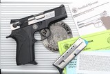 S&W, 2000 Shorty 40, DSF0031, A-1660 - 2 of 15