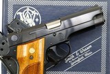 S&W, 39-2 Pistol, Boxed with Accessories, A307624, I-1030 - 13 of 15
