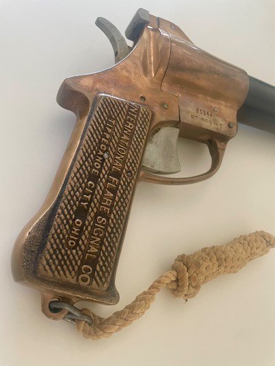 INTERNATIONAL FLARE SIGNAL CO. - 37MM FLARE GUN 1943 - Image 4 of 4