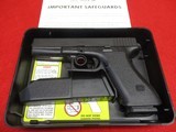 Glock 17 Gen 2 9mm Excellent Condition w/Original Box - 2 of 15