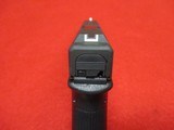Glock 17 Gen 2 9mm Excellent Condition w/Original Box - 14 of 15