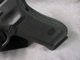 Glock G17 Gen 5 MOS 9mm Parabellum 17+1 New in Box - 2 of 15