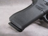 Glock G17 Gen 5 9mm Parabellum 17+1 New in Box - 8 of 15