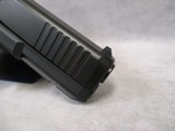 Glock G17 Gen 5 9mm Parabellum 17+1 New Old Stock - 12 of 15
