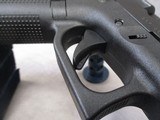Glock G17 Gen 5 9mm Parabellum 17+1 New Old Stock - 10 of 15