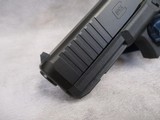 Glock G17 Gen 5 9mm Parabellum 17+1 New Old Stock - 6 of 15