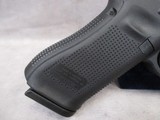 Glock G17 Gen 5 9mm Parabellum 17+1 New Old Stock - 8 of 15