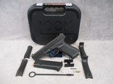 Glock G17 Gen 5 9mm Parabellum 17+1 New Old Stock - 1 of 15