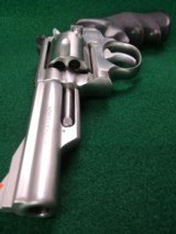 Smith & Wesson 66-2,.357 Magnum, 4" Barrel, Stainless Finish - 13 of 14