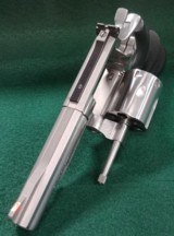 Smith & Wesson 66-2,.357 Magnum, 4" Barrel, Stainless Finish - 6 of 14