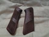 COLT'S WOODSMAN EARLY GRIPS, WALNUT, CHECKERED - 1 of 10