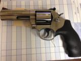 Smith & Wesson 686 Plus - 2 of 5