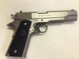 COLT 1911 GOVERNMENT - 1 of 8