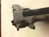 COLT 1911 GOVERNMENT - 2 of 8