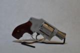 SMITH & WESSON 642-2 LADYSMITH - 38 SPL - 1 of 3