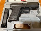 Heckler & Koch USP 40 S & W - 2 of 3