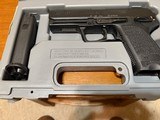 Heckler & Koch USP 40 S & W - 1 of 3