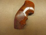 Grips For S&W K or L Frame Round Butt - 1 of 6