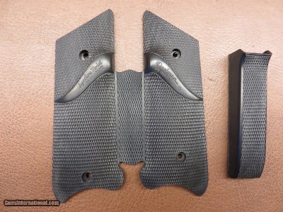 Pachmayr Signature RST-22 Grips