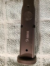 Smith and Wesson factory m&p 40 compact 9mm magazines - 4 of 5