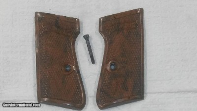 Original
Walther PP Vercromp weighted grips with screw