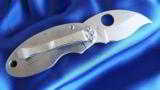SPYDERCO / SANTA FE STONEWORKS
CUSTOM CRICKET (C29) KNIFE ~ MOTHER OF PEARL& BLACK JET "SHARK TOOTH DESIGN" NEW IN BOX!! - 3 of 8
