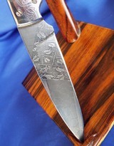 CUSTOM ED SCHEMPP HORNETS NEST MOSAIC DAMASCUS FIXED BLADE KNIFE /SANTA FE STONEWORKS PEARL & JET INLAYED
ART DECO HANDLE with STAND - 10 of 11