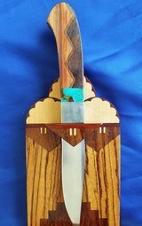CUSTOM TOMMY LEE FIXED BLADE KNIFE / SANTA FE STONEWORKS TURQUIOSE & HARDWOOD INLAID ART DECO HANDLE with INLAID DECO STYLE STAND - 2 of 13
