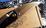 RATWORX MRX CHIEF~ RAZOR BLADE CUSTOM HAND GROUND AUTO KNIFE **CHAIN DRIVE**
BRONZED BLADE
NIB
(DEALER) - 11 of 12