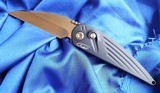 RATWORX MRX CHIEF~ RAZOR BLADE CUSTOM HAND GROUND AUTO KNIFE **CHAIN DRIVE**
BRONZED BLADE
NIB
(DEALER) - 1 of 12