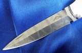 WARREN OSBORNE
CUSTOM
AUTO KNIFE
DAMASCUS & PEARL
ser #001 STUNNING! - 7 of 15