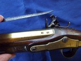 DUNDERDALE MABSON
English BRASS
BOARDING FLINTLOCK
(1700-1817) BLUNDERBUSS Spring activated BAYONET - 10 of 16