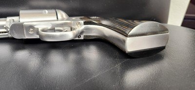 LIPSEY’S EXCLUSIVE - RUGER NEW MODEL BLACKHAWK BISLEY - CONVERTIBLE Cylinders in 45 COLT & 45 ACP - 3.75" barrel.Ruger Model# 0475 HARD TO FIND - Image 11 of 13