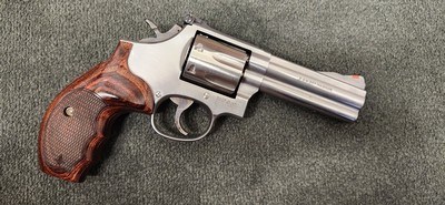 Smith & Wesson Model 686-4 357mag/38spl 4-inch barrel - No Lock - 7 Shot - Image 1 of 14