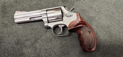 Smith & Wesson Model 686-4 357mag/38spl 4-inch barrel - No Lock - 7 Shot - Image 3 of 14